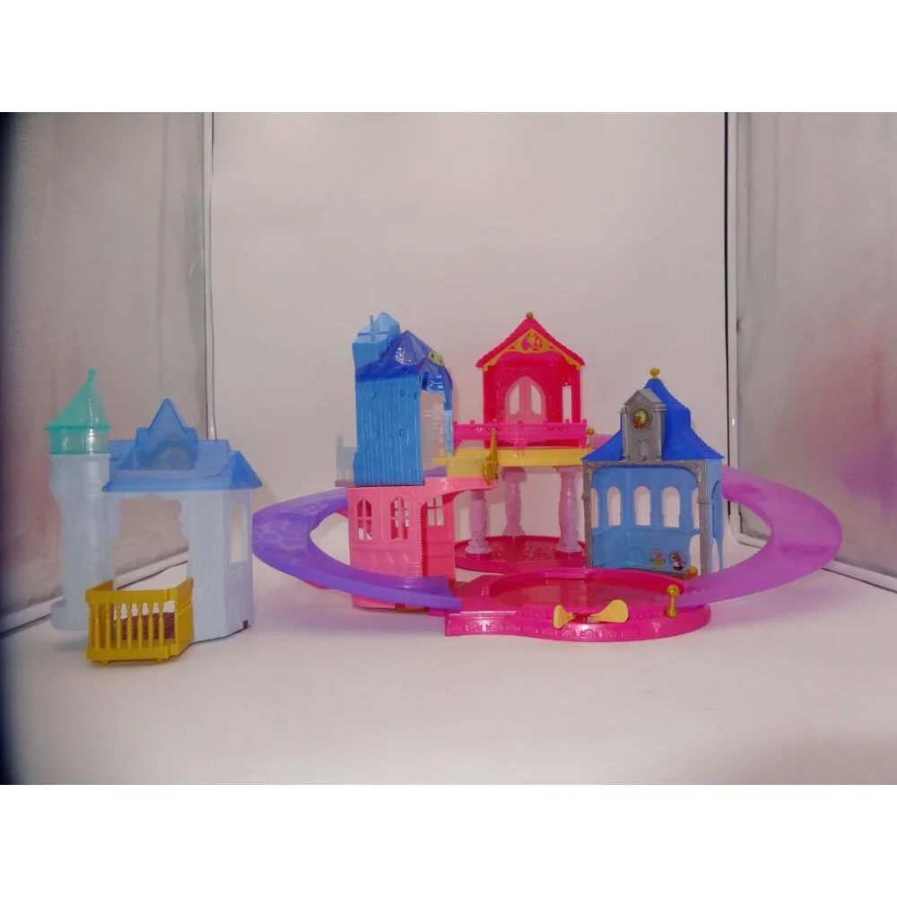 Disney Princess Glitter Glider Castle with 6 Princesses and 6 castle‎ moduls